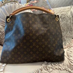 💯% Authentic Louis Vuitton Artsy GM EUC
